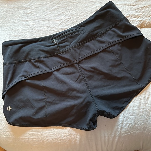 lululemon speed up low-rise lined shorts 2.5” - Picture 2 of 5